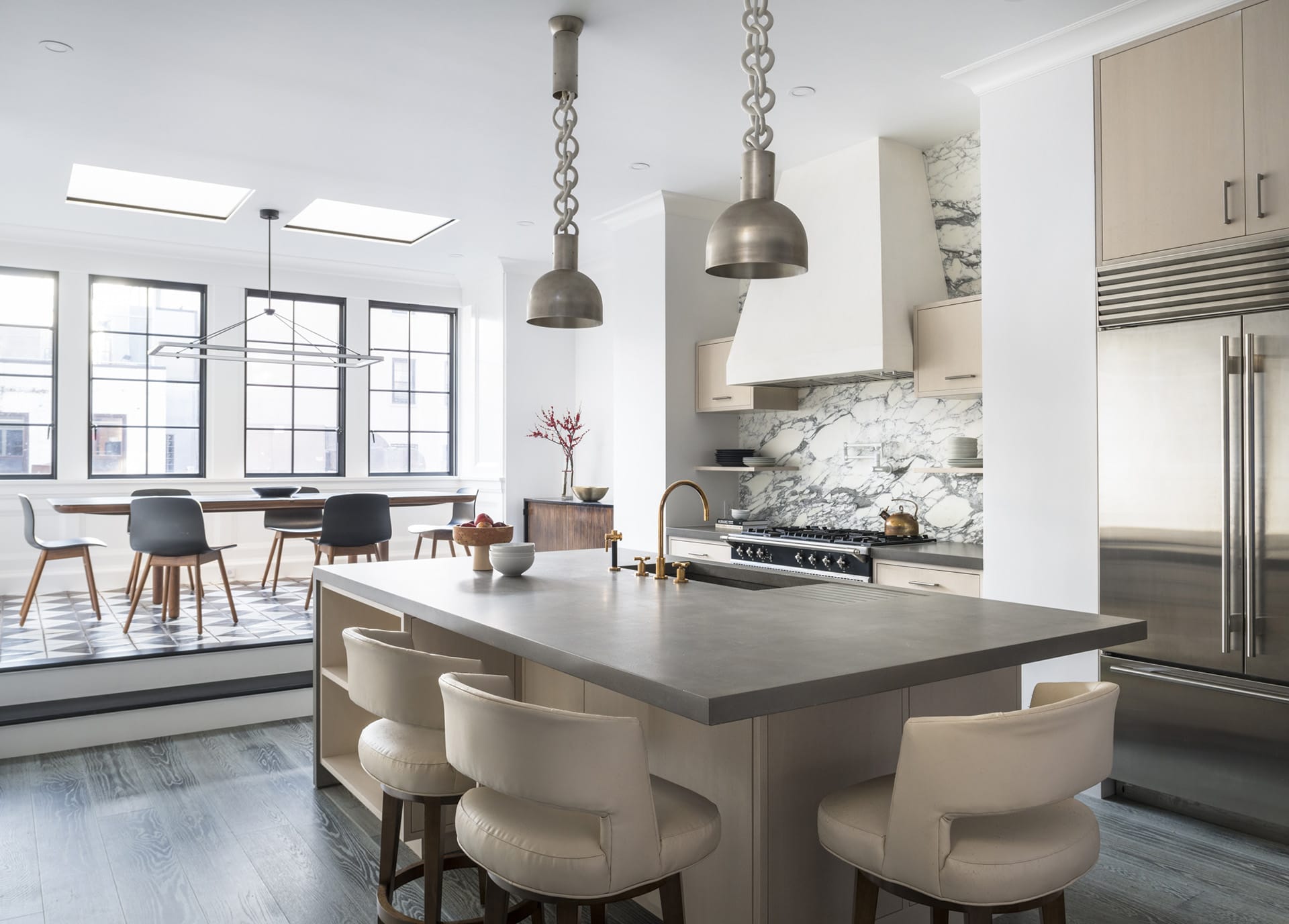 Kitchen and dining area with marble backsplash and a grey island