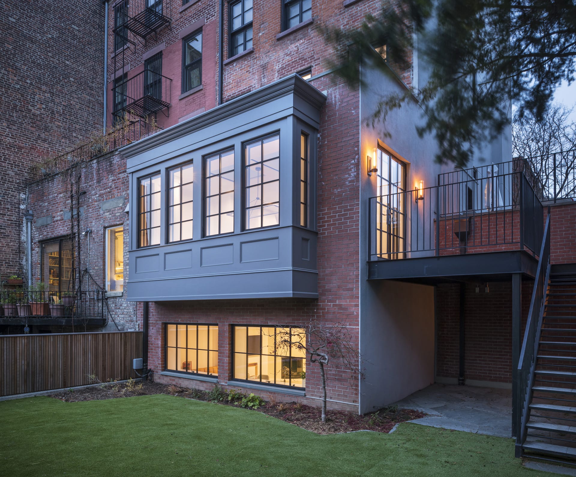 Extended rear bay at leading to the back yard of a Brooklyn Heights apartment.