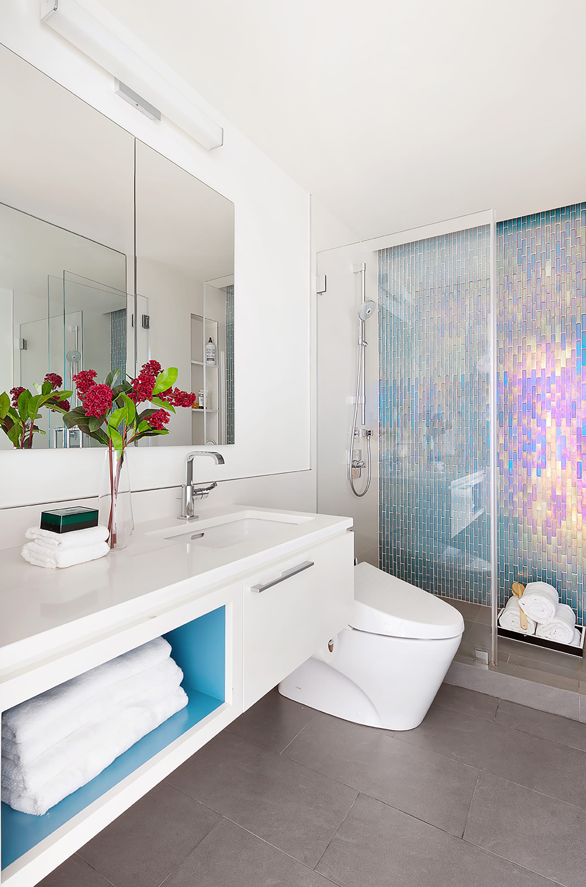 Bathroom in a carriage house with iridescent tiles in the shower